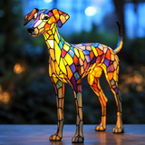 Lampa z barevného skla inspirovaná whippetem